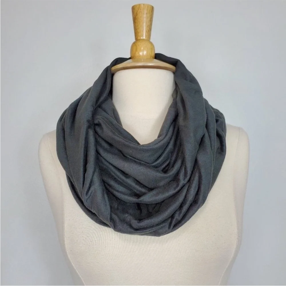 Beyond Yoga Black Soft Pocket Infinity Scarf With Zipper Pocket NEW NWT - Picture 2 of 6